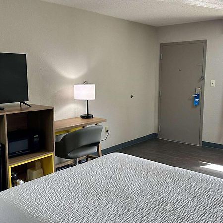 Days Inn By Wyndham Columbia Ne Fort Jackson Kültér fotó