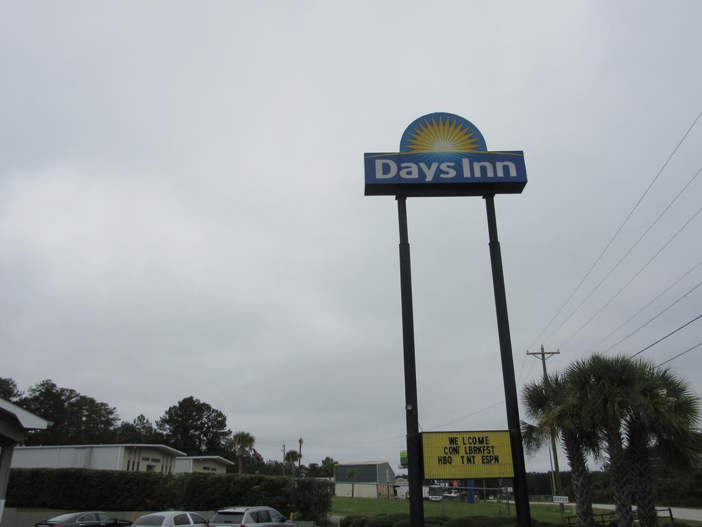 Days Inn By Wyndham Columbia Ne Fort Jackson Kültér fotó