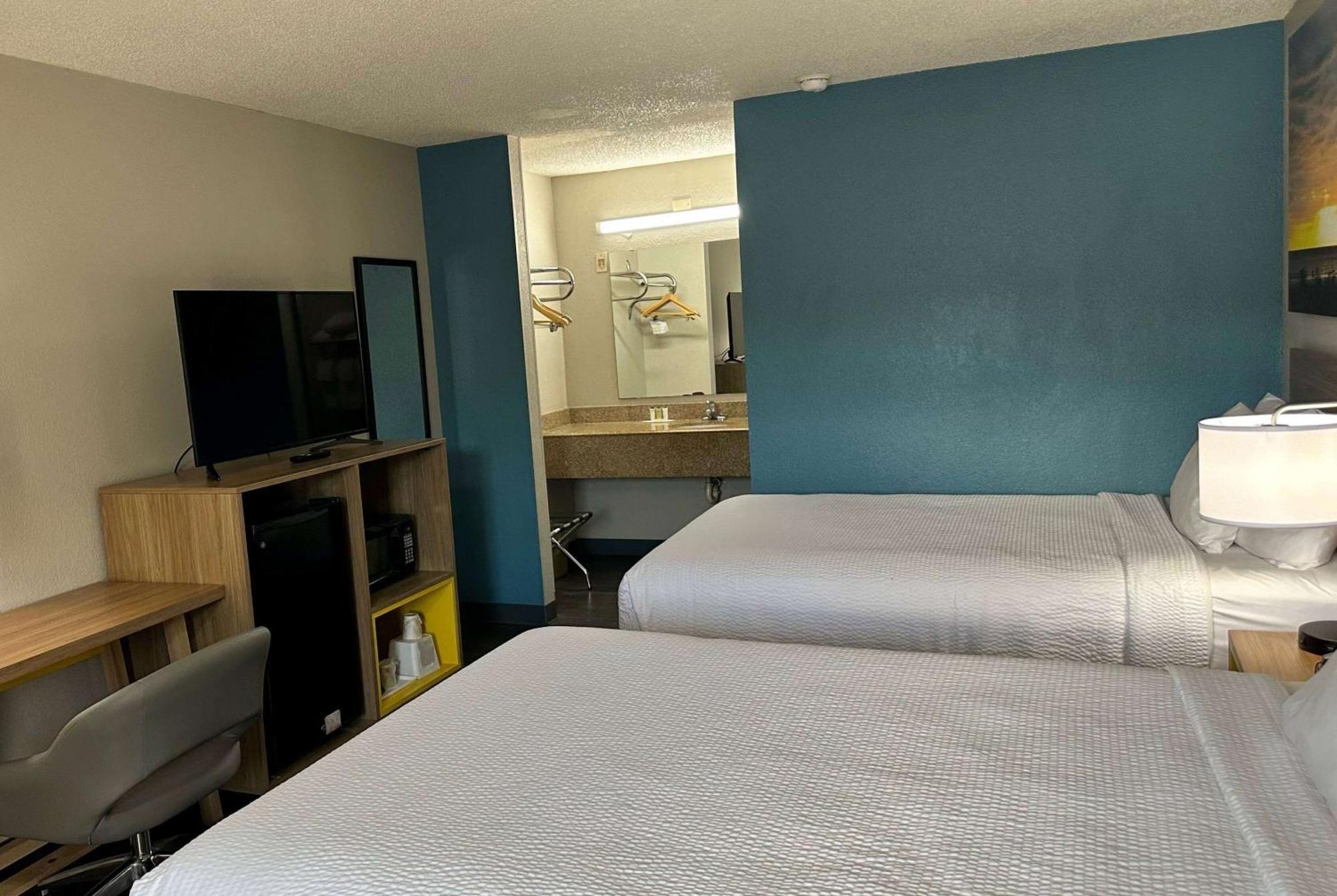 Days Inn By Wyndham Columbia Ne Fort Jackson Kültér fotó