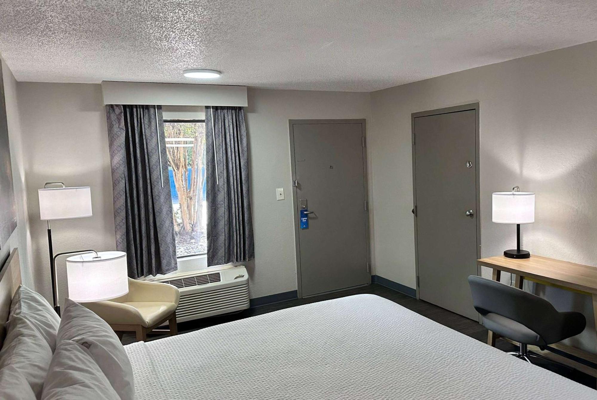 Days Inn By Wyndham Columbia Ne Fort Jackson Kültér fotó
