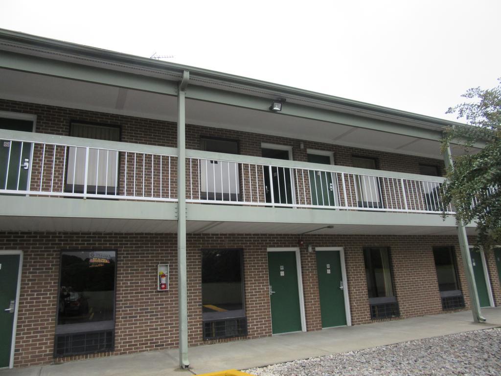 Days Inn By Wyndham Columbia Ne Fort Jackson Kültér fotó